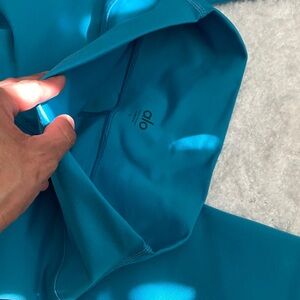 Alo Blue Capri Leggings Small - Like new worn twice. Don’t fit!